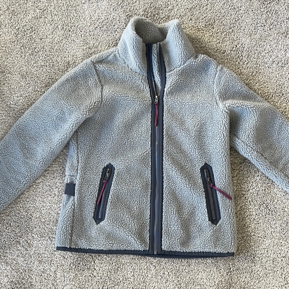 Women’s Patagonia Jacket, size large. Sage green.